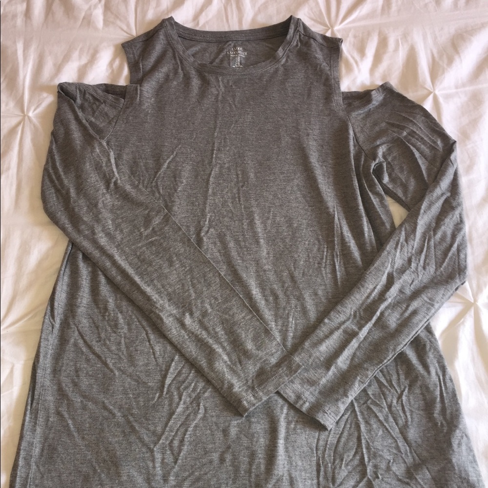 Gap long sleeve cold-shoulder top!